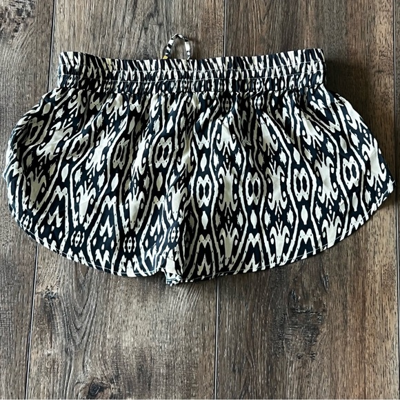 NWT Caffe Women’s Swim Shorts Coverup Black Cream Size Small - Picture 3 of 10